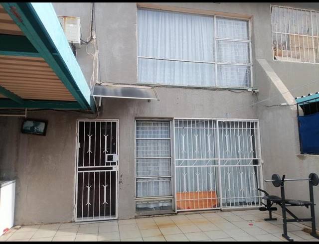 3 BEDROOM TOWNHOUSE FOR SALE IN WELKOM CENTRAL